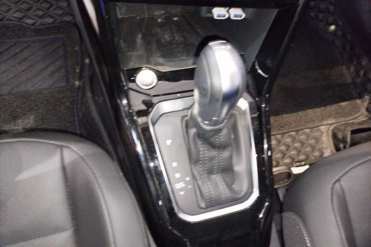 Used Volkswagen T-ROC 2021 280TSI DSG Two-Wheel Drive Comfort Connect Edition Gear Lever
