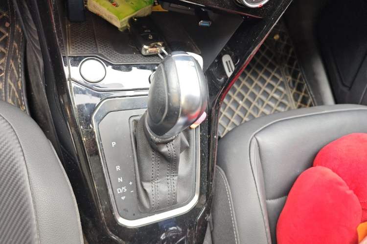 Used Volkswagen T-ROC 2021 280TSI DSG Two-Wheel Drive Comfort Connect Edition Gear Lever