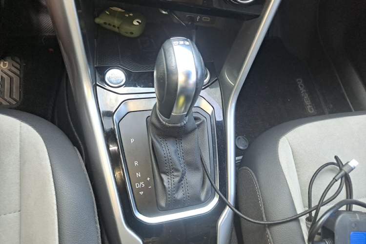 Used Volkswagen T-ROC 2021 280TSI DSG Two-Wheel Drive R-Line Pro Connected Version Gear Lever