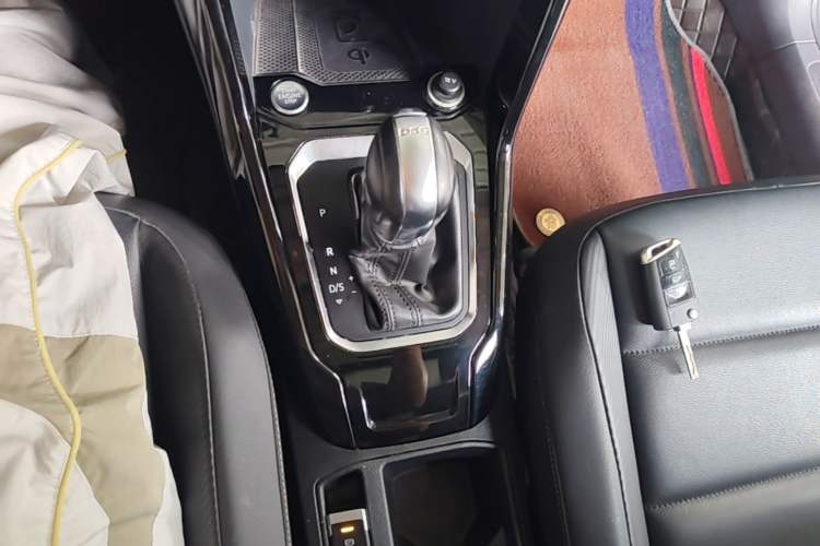 Used Volkswagen T-ROC 2021 Revised Version 280TSI DSG Two-Wheel Drive Comfort & Smart Connectivity Edition Gear Lever