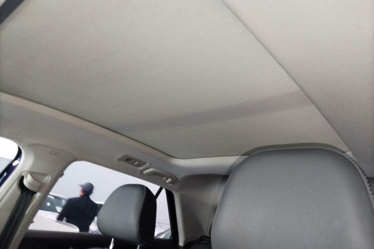 Used Volkswagen T-ROC 2021 280TSI DSG Two-Wheel Drive Comfort Connect Edition Headliner