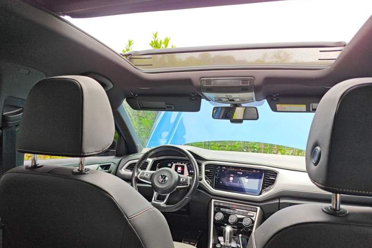 Used Volkswagen T-ROC 2021 280TSI DSG Two-Wheel Drive R-Line Pro Connected Version Headliner