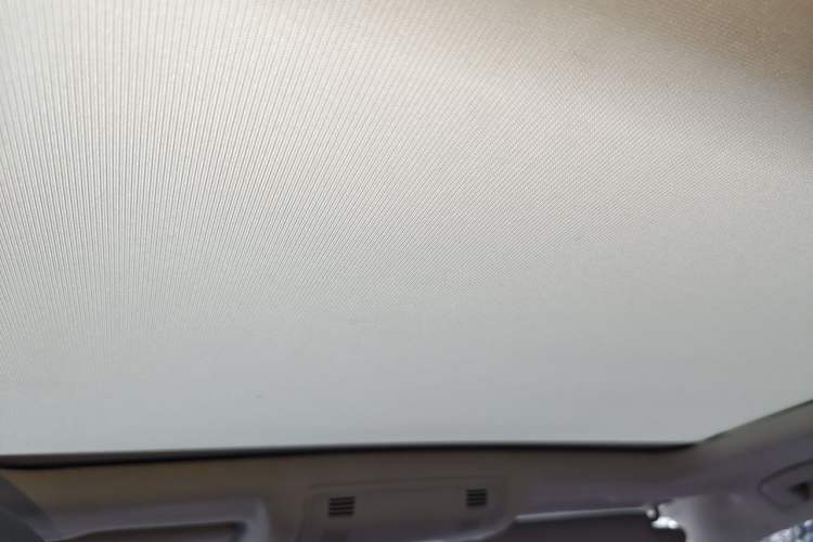 Used Volkswagen T-ROC 2021 280TSI DSG Two-Wheel Drive Comfort Connect Edition Headliner