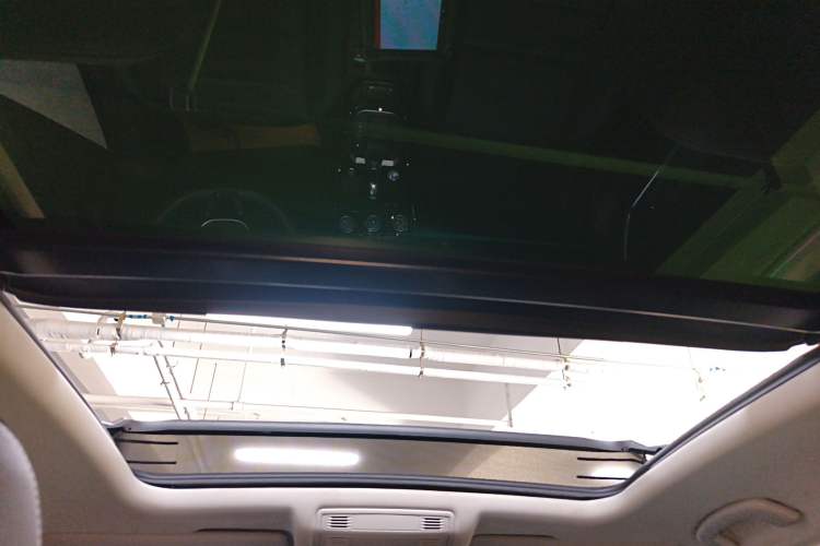Used Volkswagen T-ROC 2021 280TSI DSG Two-Wheel Drive Comfort Connect Edition Headliner