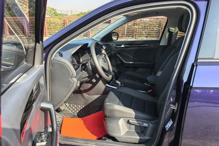 Used Volkswagen T-ROC 2021 280TSI DSG Two-Wheel Drive Comfort Connect Edition Interior 1