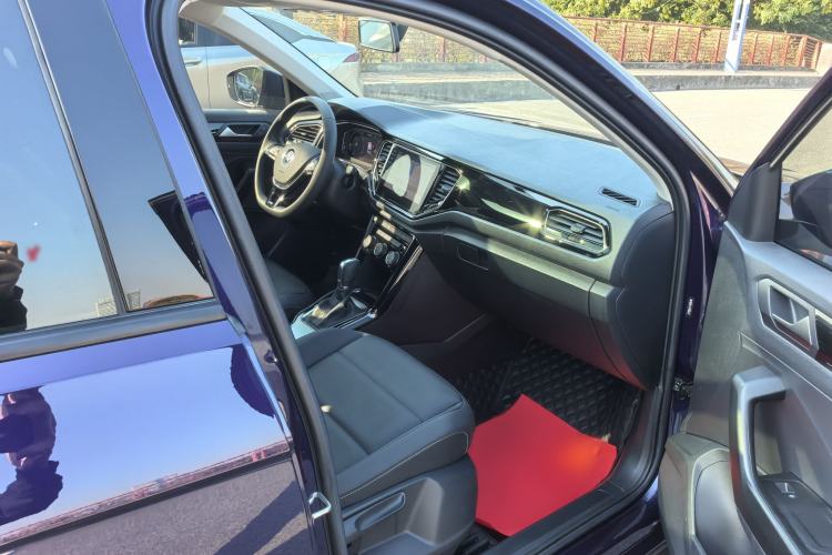 Used Volkswagen T-ROC 2021 280TSI DSG Two-Wheel Drive Comfort Connect Edition Interior 10