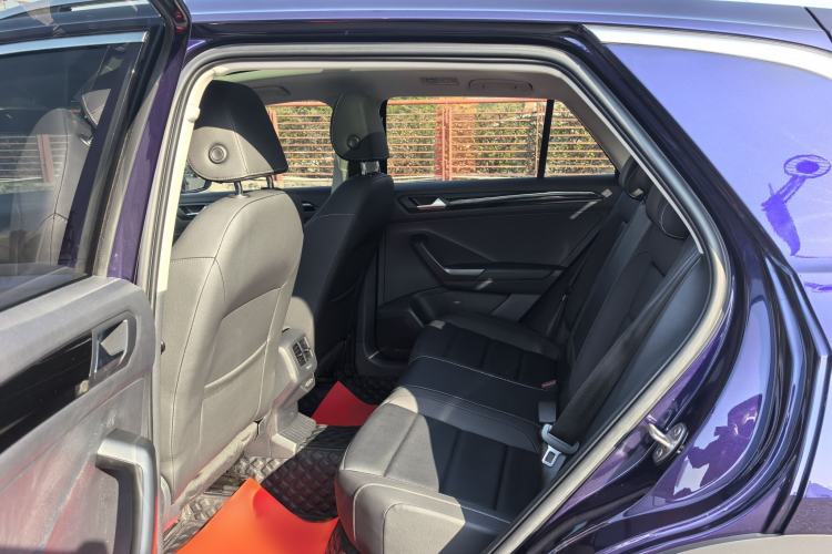Used Volkswagen T-ROC 2021 280TSI DSG Two-Wheel Drive Comfort Connect Edition Interior 2