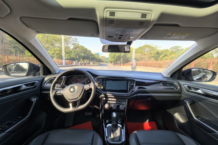 Used Volkswagen T-ROC 2021 280TSI DSG Two-Wheel Drive Comfort Connect Edition Interior 3