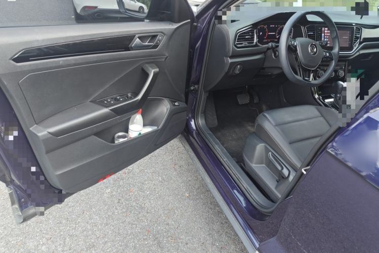 Used Volkswagen T-ROC 2021 Revised Version 280TSI DSG Two-Wheel Drive Comfort & Smart Connectivity Edition Interior 3