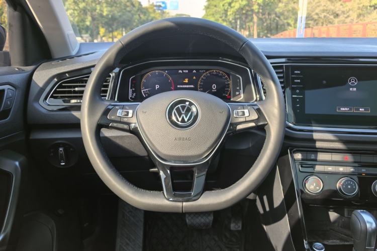 Used Volkswagen T-ROC 2021 280TSI DSG Two-Wheel Drive Comfort Connect Edition Interior 8