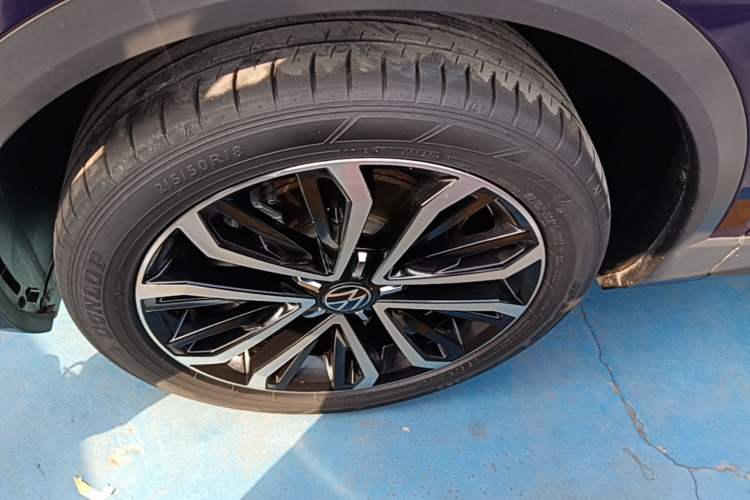Used Volkswagen T-ROC 2021 Revised Version 280TSI DSG Two-Wheel Drive Comfort & Smart Connectivity Edition Left Front Wheel Hub