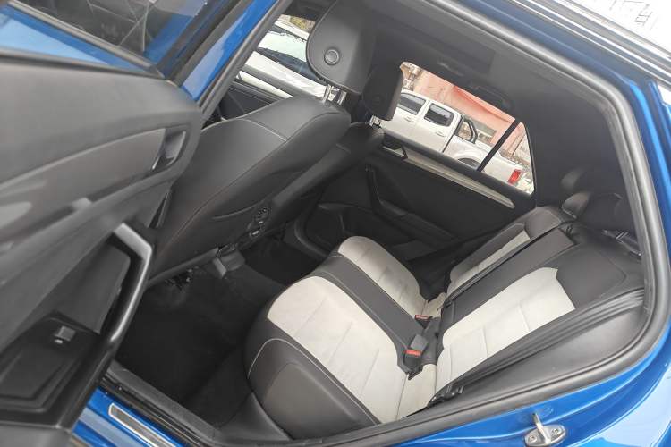 Used Volkswagen T-ROC 2021 280TSI DSG Two-Wheel Drive R-Line Pro Connected Version Left Rear Seat