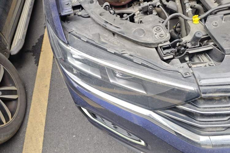 Used Volkswagen T-ROC 2021 280TSI DSG Two-Wheel Drive Comfort Connect Edition Right Front Headlight