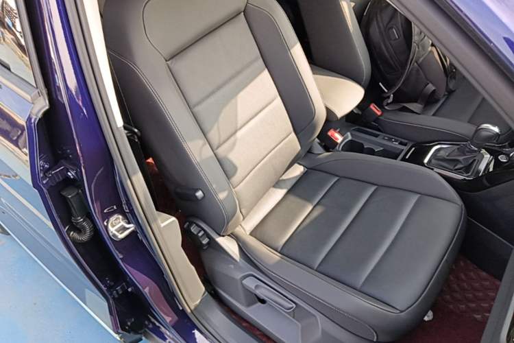 Used Volkswagen T-ROC 2021 Revised Version 280TSI DSG Two-Wheel Drive Comfort & Smart Connectivity Edition Right Front Seat