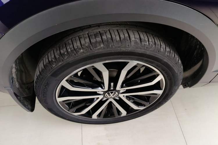 Used Volkswagen T-ROC 2021 280TSI DSG Two-Wheel Drive Comfort Connect Edition Right Rear Wheel Hub