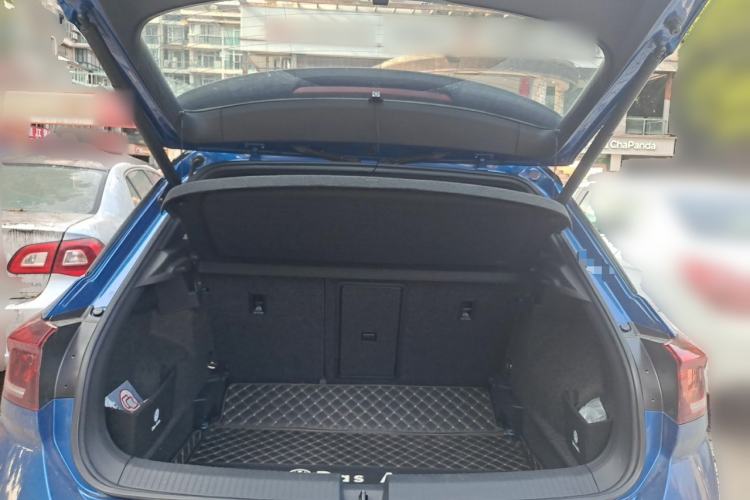 Used Volkswagen T-ROC 2021 280TSI DSG Two-Wheel Drive R-Line Pro Connected Version Trunk