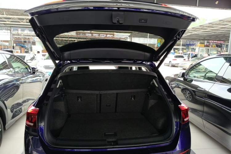 Used Volkswagen T-ROC 2021 280TSI DSG Two-Wheel Drive Comfort Connect Edition Trunk
