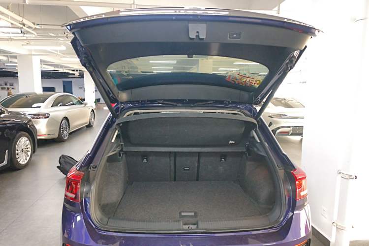Used Volkswagen T-ROC 2021 280TSI DSG Two-Wheel Drive Comfort Connect Edition Trunk