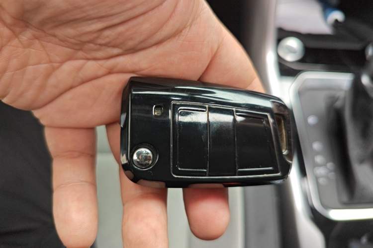 Used Volkswagen T-ROC 2021 280TSI DSG Two-Wheel Drive R-Line Pro Connected Version Vehicle Key