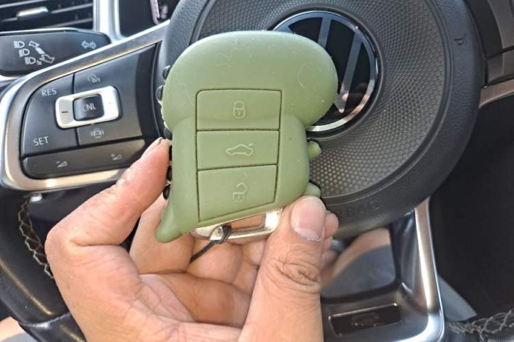 Used Volkswagen T-ROC 2021 280TSI DSG Two-Wheel Drive R-Line Pro Connected Version Vehicle Key