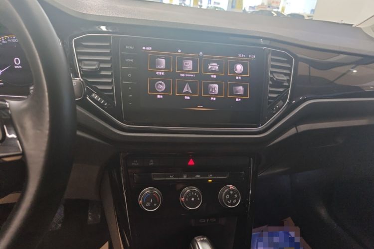 Used Volkswagen T-ROC 2021 280TSI DSG Two-Wheel Drive Comfort Connect Edition Audio And AC Panel