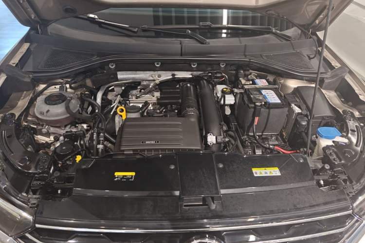Used Volkswagen T-ROC 2021 280TSI DSG Two-Wheel Drive Comfort Connect Edition Engine Bay