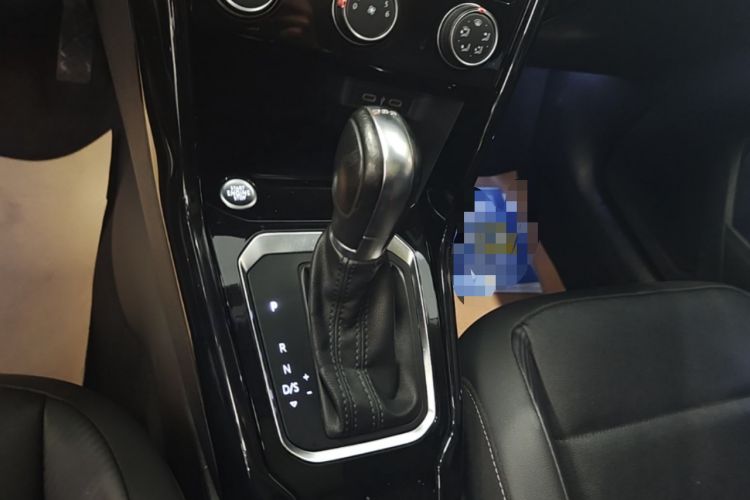 Used Volkswagen T-ROC 2021 280TSI DSG Two-Wheel Drive Comfort Connect Edition Gear Lever