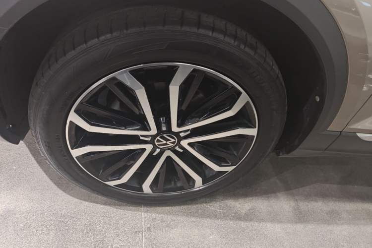 Used Volkswagen T-ROC 2021 280TSI DSG Two-Wheel Drive Comfort Connect Edition Left Front Wheel Hub