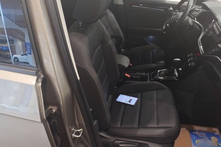 Used Volkswagen T-ROC 2021 280TSI DSG Two-Wheel Drive Comfort Connect Edition Right Front Seat