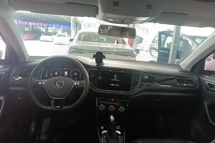 Used Volkswagen T-ROC 2021 280TSI DSG Two-Wheel Drive Comfort Connect Edition Center Console