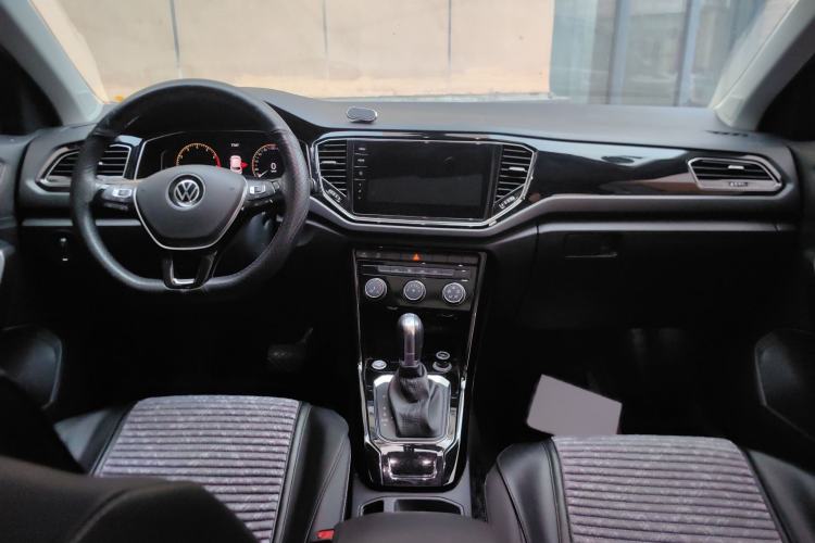 Used Volkswagen T-ROC 2021 280TSI DSG Two-Wheel Drive Comfort Connect Edition Center Console