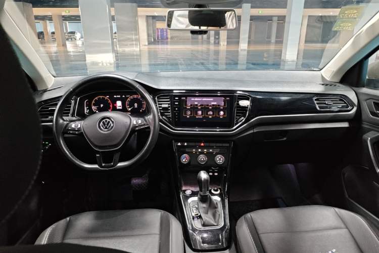 Used Volkswagen T-ROC 2021 280TSI DSG Two-Wheel Drive Comfort Connect Edition Center Console