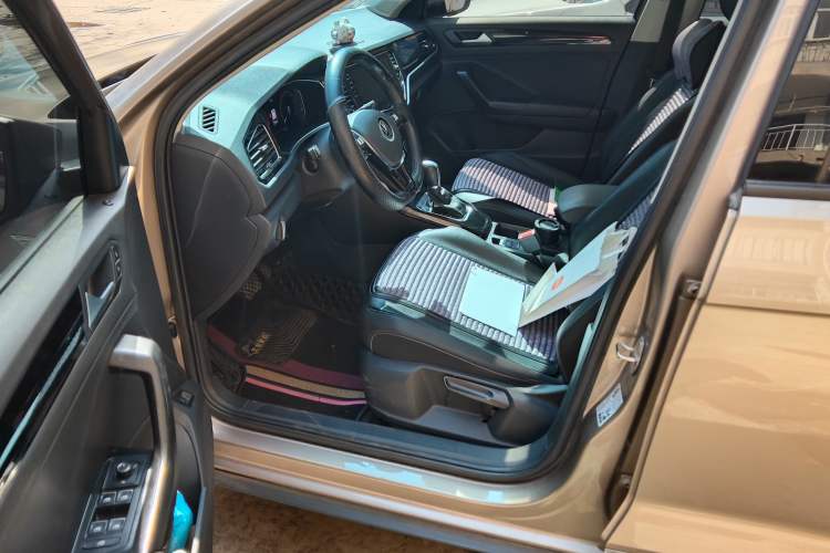 Used Volkswagen T-ROC 2021 280TSI DSG Two-Wheel Drive Comfort Connect Edition Driver Seat