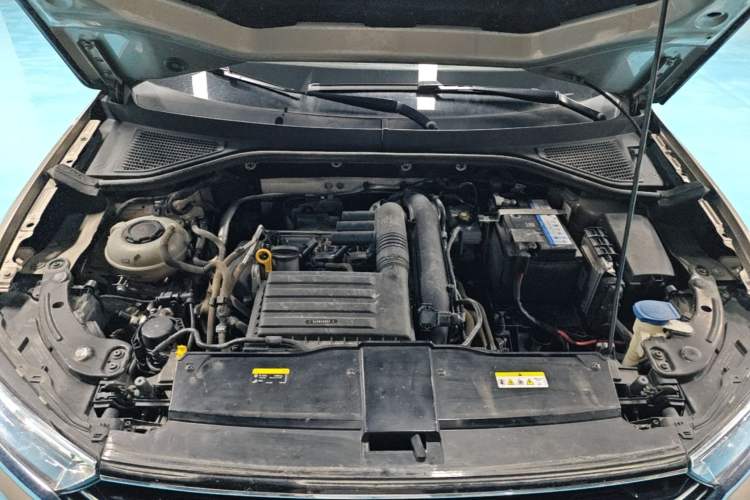 Used Volkswagen T-ROC 2021 280TSI DSG Two-Wheel Drive Comfort Connect Edition Engine Bay