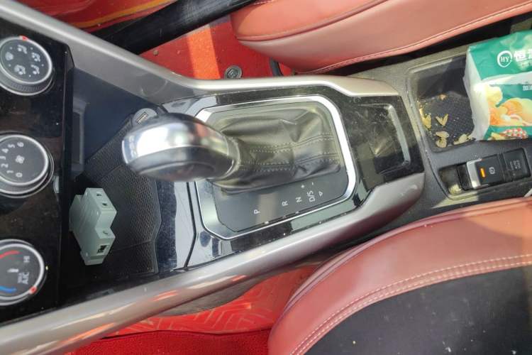 Used Volkswagen T-ROC 2021 280TSI DSG Two-Wheel Drive Elite Connect Edition Gear Lever