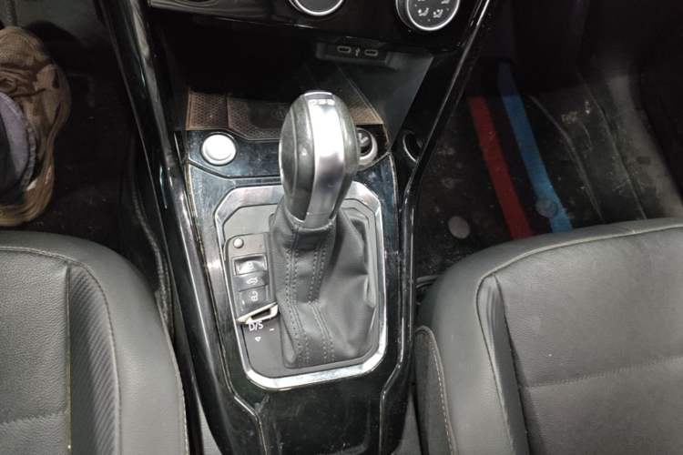 Used Volkswagen T-ROC 2021 280TSI DSG Two-Wheel Drive Comfort Connect Edition Gear Lever