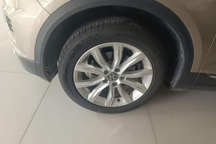 Used Volkswagen T-ROC 2021 Revised Version 280TSI DSG Two-Wheel Drive Elite Connect Edition Left Front Wheel Hub