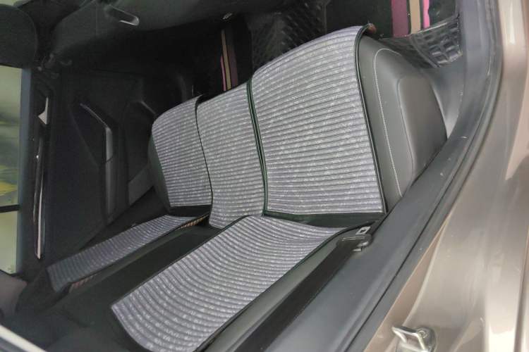 Used Volkswagen T-ROC 2021 280TSI DSG Two-Wheel Drive Comfort Connect Edition Left Rear Seat