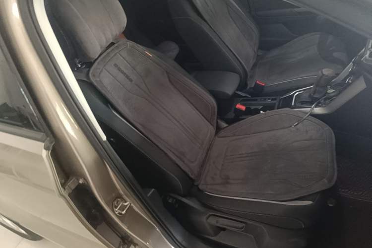 Used Volkswagen T-ROC 2021 Revised Version 280TSI DSG Two-Wheel Drive Elite Connect Edition Right Front Seat