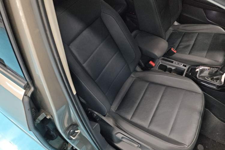 Used Volkswagen T-ROC 2021 280TSI DSG Two-Wheel Drive Comfort Connect Edition Right Front Seat