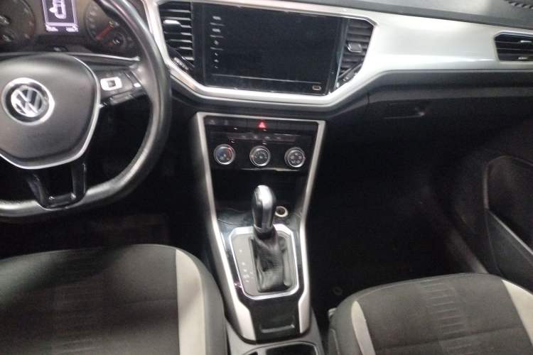 Used Volkswagen T-ROC 2021 Revised Version 280TSI DSG Two-Wheel Drive Elite Connect Edition Audio And AC Panel