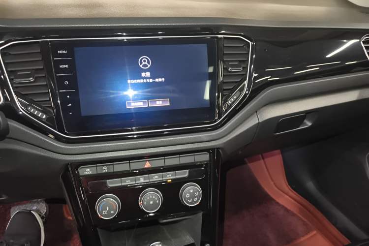 Used Volkswagen T-ROC 2021 280TSI DSG Two-Wheel Drive Comfort Connect Edition Audio And AC Panel
