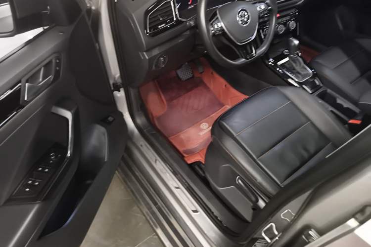 Used Volkswagen T-ROC 2021 280TSI DSG Two-Wheel Drive Comfort Connect Edition Driver Seat