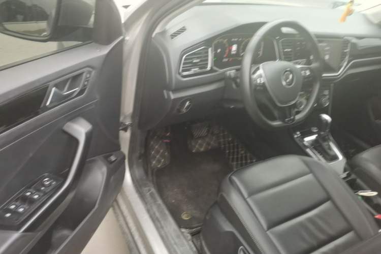 Used Volkswagen T-ROC 2021 280TSI DSG Two-Wheel Drive Comfort Connect Edition Driver Seat