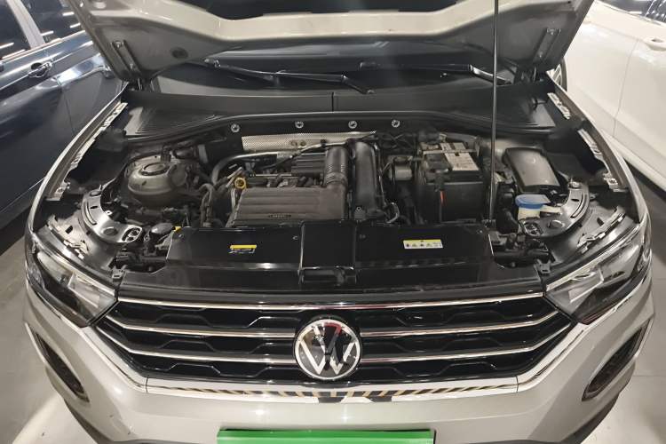Used Volkswagen T-ROC 2021 280TSI DSG Two-Wheel Drive Comfort Connect Edition Engine Bay