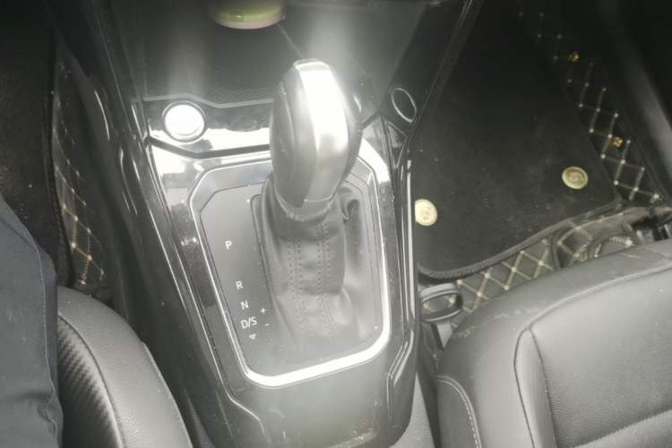 Used Volkswagen T-ROC 2021 280TSI DSG Two-Wheel Drive Comfort Connect Edition Gear Lever
