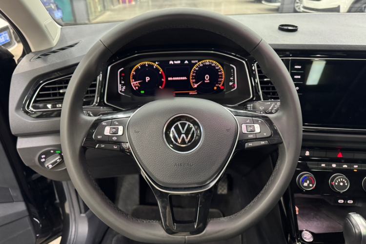 Used Volkswagen T-ROC 2021 280TSI DSG Two-Wheel Drive Comfort Connect Edition Interior 2