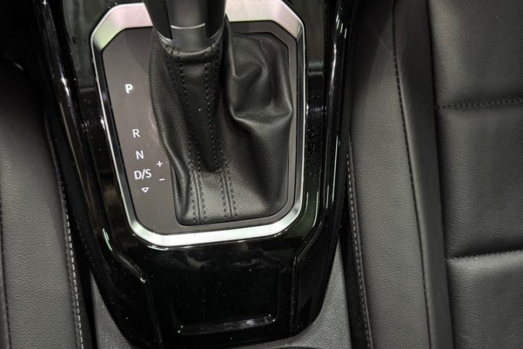 Used Volkswagen T-ROC 2021 280TSI DSG Two-Wheel Drive Comfort Connect Edition Interior 5