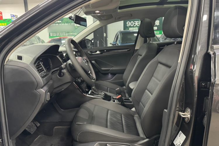 Used Volkswagen T-ROC 2021 280TSI DSG Two-Wheel Drive Comfort Connect Edition Interior 6
