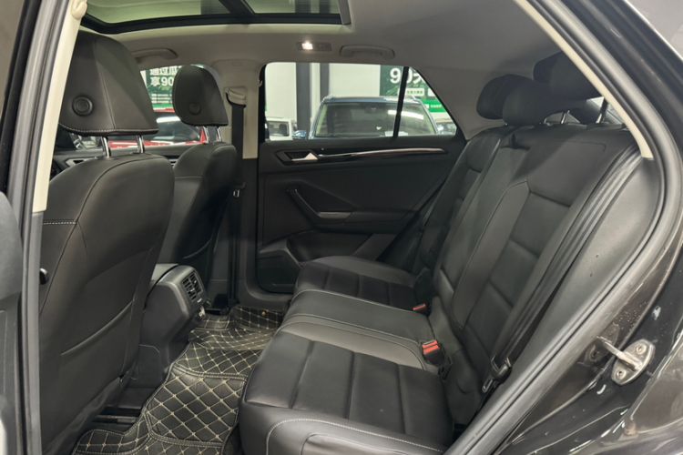 Used Volkswagen T-ROC 2021 280TSI DSG Two-Wheel Drive Comfort Connect Edition Interior 7